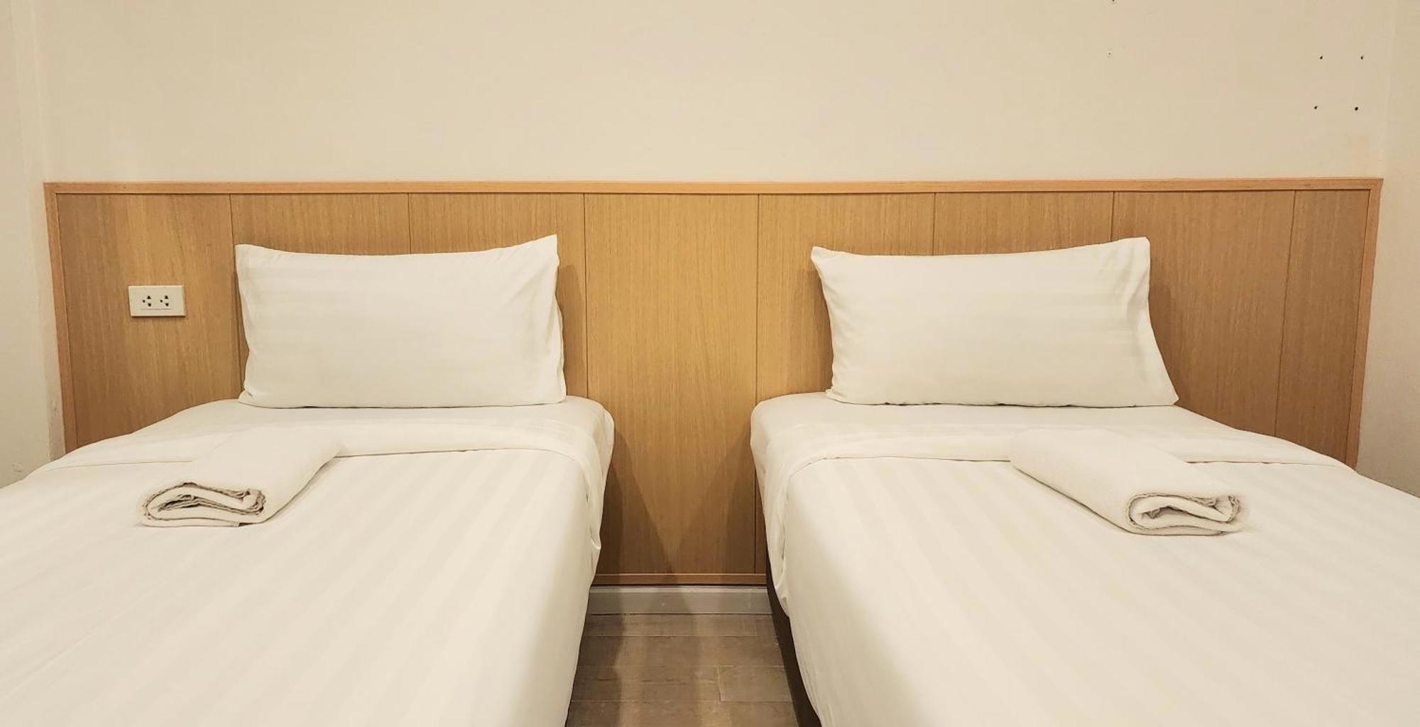 Morn-Ing Hostel Бангкок Экстерьер фото